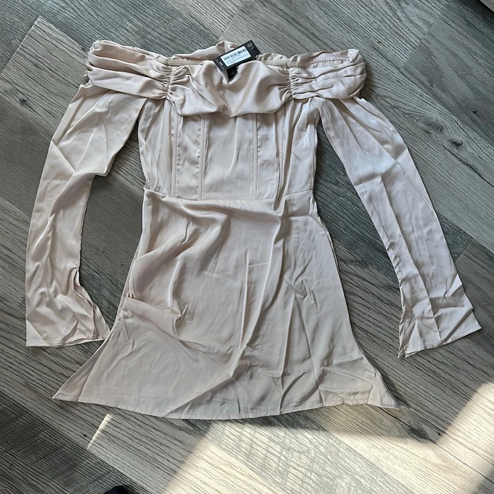 Pretty little thing Champagne pleat detail Bardot flared sleeve shift dress‎ 4